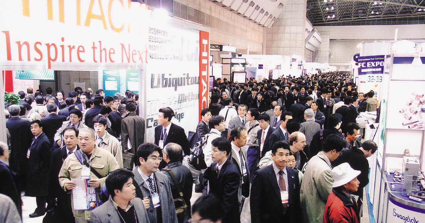 2005年開催 第1回スマートエネルギーWeek会場内の様子。
